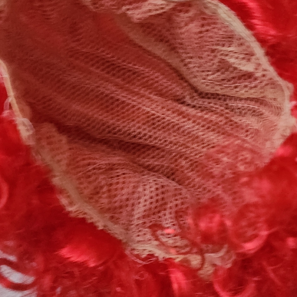 Red wig - Picture 3 of 3